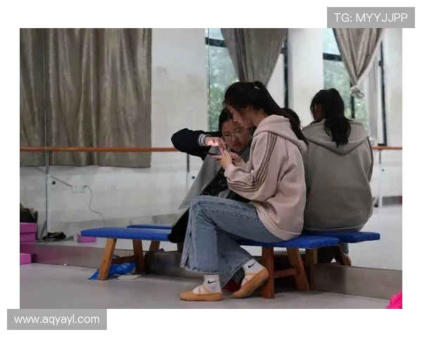 与刘芳畅谈街舞之路与人生追求的精彩旅程 与刘芳畅谈街舞之路与人生追求的精彩旅程