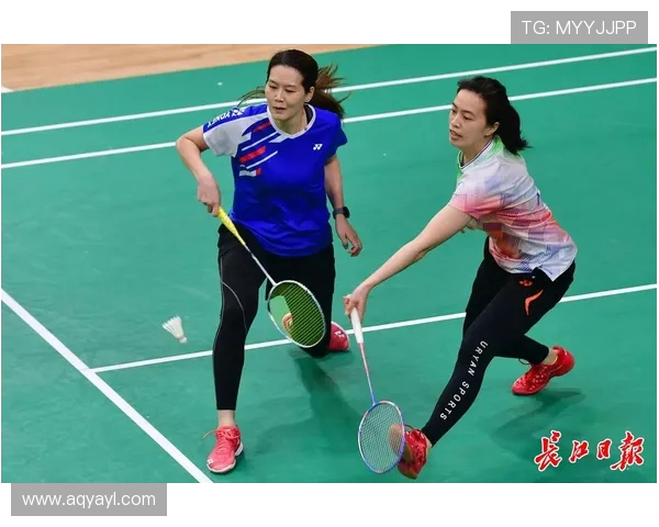 南京羽毛球队与武汉羽毛球队赛后复盘分析比赛经验与战术策略探讨