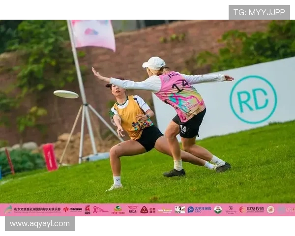 南京飞盘队在极限运动会中的灵活性表现引发热议与关注 南京飞盘队在极限运动会中的灵活性表现引发热议与关注