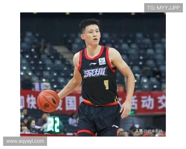 周鹏：从篮球场上的拼搏者到生活中的榜样，展现不屈精神与团队力量