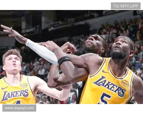 湖人对火箭激战正酣一场决定季后赛命运的关键对决即将上演