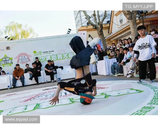 全国街舞大赛点评：武汉滑板队战术表现的独特魅力与精彩瞬间分析